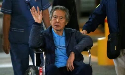 Alberto Fujimori lors de sa sortie de la clinique oĂč il Ă©tait hospitalisĂ©, Ă Lima, le 04 janiver 2018, depuis sa grĂące par le prĂ©sident pĂ©ruvien