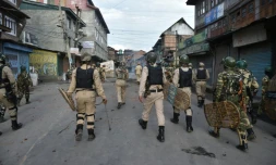 Des forces de sécurité indienne à Srinagar dans le Cachelire indien, le 29 août 2016
