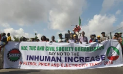 Manifestation de Nigérians le 18 mai 2016 à Lagos pour réclamer une stabilisation des prix de l'essence