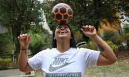 La Colombienne Maria Paula Rendon dans un parc prĂšs de sa maison Ă Itagui, le 20 septembre 2019