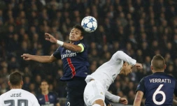 Le capitaine du PSG Thiago Silva s'impose les Madrilènes Jese et Ronardo, le 21 octobre 2015 au Parc des Princes 