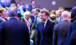 Emmanuel Macron arrivant aux Assises des maires bretons à la veille de son déplacement en Corse, à Saint-Brieux, le 3 avril 2019