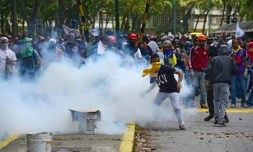Heurts entre forces de l'ordre et étudiants anti-Maduro, le 4 mai 2017 à Caracas 