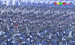 Des soldats birmans participent à une parade militaire, le 27 mars 2021 à Naypyidaw (capture d'écran via AFPTV d'images diffusées par Myawaddy TV)