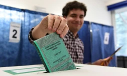 Dans un bureau de vote à Milan, le 4 mars 2018