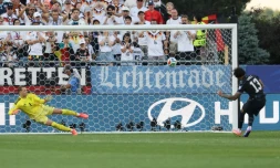 SixiÚme tireur du Paraguay lors de la séance de tirs au but, Jose Canale trompe le gardien allemand Manuel Neuer et envoie les Sud-Américains en huitiÚme de finale de la Coupe du monde le 29 juin 20226 à Foxborough