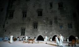 Répétition de la piÚce de théùtre "Architecture" qui inaugure la 73e édition (4-23 juillet) du festival d'Avignon, dans la cour d'honneur du palais des Papes, le 2 juillet 2019