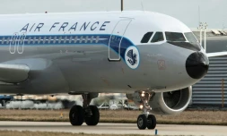 Un Airbus A320 d'Air France aprÚs son atterrissage le 21 novembre 2008 à l'aéroport de Roissy