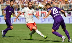 Le défenseur de la Fiorentina German Pezzella (numéro 20) à Florence contre la Juventus de Turin le 14 septembre 2019