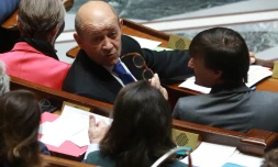 Le ministre des Affaires étrangères Jean-Yves Le Drian (c) à l'Assemblée nationale, le 6 mars 2018 à Paris