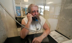 Hank Skinner, un condamné à mort pour meurtre qui clame son innocence, le 25 mai 2022 au parloir de la prison de Livingston, au Texas