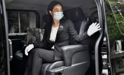 Plats gastronomiques livrés par un majordome, bijou Cartier véhiculé directement depuis l'entrepôt, tours en berline avant le couvre-feu: les super-riches thaïlandais n'ont pas renoncé à leur train de vie malgré la pandémie de coronavirus