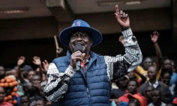 Le candidat défait à la présidentielle, Raila Odinga, s'adresse à ses partisans à Nairobi, le 22 août 2022, après avoir déposé une requête auprès de la plus haute cour du pays contestant le résultat de l'élection du 9 août 2022 qui a donné la victoire à son rival William Ruto