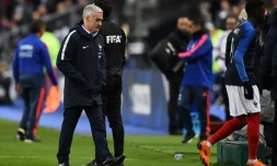 Le sélectionneur français Didier Deschamps réagi à la défaite de la France contre la Colombie lors d'un match amical au Stade de France, le 23 mars 2018