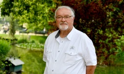 Maurice Feschet, l'un des plaignants contre l'UE, constate que sa production de lavande est très impactée depuis 15 ans