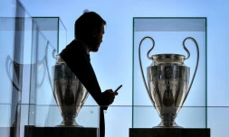 Le trophée de la Ligue des champions est exposé à Nyon, en Suisse, le 28 février 2020