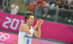 La meneuse de jeu de l'équipe de France Celine Dumerc après la rencontre entre la France et la Grande Bretagne le 3 août 2012, aux Jeux olympiques de Londres 