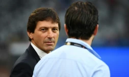 Le directeur sportif du Paris-SG, le Brésilien Leonardo (g), lors du Trophée des Champions face à Rennes, à Shenzhen en Chine, le 3 août 2019