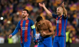 La joie et le soulagement des Barcelonais Lionel Messi, Rafinha et Javier Mascherano à la fin du 8e de finale retour face au PSG, le 8 mars 2017 au Camp Nou