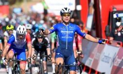 Le coureur de la Deceuninck Fabio Jakobsen vainqueur de la 4e étape de la Vuelta à Molina de Aragon, le 17 août 2021 