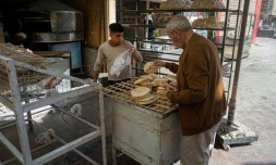 Un stand de boulanger au Caire, le 17 mars 2022