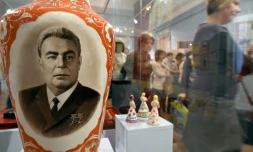 Des visiteurs à l'exposition officielle en hommage à Léonid Brejnev, le 12 février 2016 à Moscou en Russie