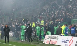 Le match entre Saint-Etienne et Monaco interrompu en raison de jets de fumigènes stéphanois, le 23 avril 2022 à Geoffroy-Guichard