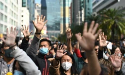 Des manifestants prodémocratie participent à une flashmob à Hong Kong à l'heure du déjeuner, le 29 novembre 2019