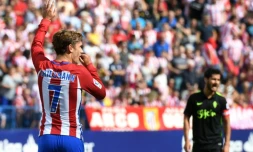 Le Français Antoine Griezmann aprÚs un but pour l'Atletico contre Gijon, le 17 septembre 2016 à Vicente Calderon