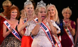 Carolyn Slade Harden (c) remporte le titre de "Miss Senior America", le 19 octobre 2017 à Atlantic City, dans le New Jersey