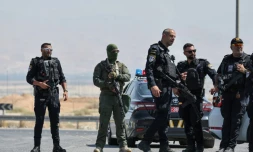 Des membres des forces de sécurité israéliennes sur les lieux d'une attaque à l'arme à feu à l'un des points de passage entre la vallée du Jourdain, en Cisjordanie occupée, et la Jordanie,  le 8 septembre 2024