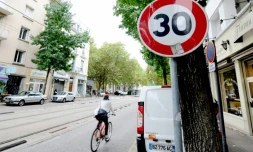 Un cycliste à Grenoble, en France, le 15 septembre 2015
