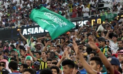 Des supporters saudiens à Jeddah, le 11 octobre 2016 lors du match de qualifications pour le Mondial-2018 face aux Emirats