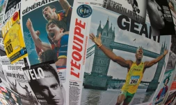 Plusieurs "Unes" du quotidien l'Equipe, photographiées le 9 juin 2015 à Boulogne