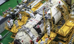 Photo diffusée le 21 juillet 2021 par l'agence spatiale russe du module russe Nauka lors de son assemblage sur le cosmodrome de Baïkonour (Kazakhstan)
