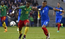 Le Français Dimitri Payet (à droite) face au Camerounais Georges Mandjeck, le 30 mai 2016 à Nantes