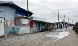 La rue principale du camp de la Lande (nom officiel de la "Jungle"), le 19 octobre 2016 à Calais