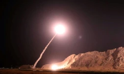 Photo diffusée par les Gardiens de la révolution iraniens du lancement de missiles sur l'est de la Syrie, le 1er octobre 2018