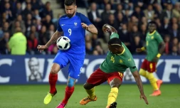 L'attaquant des Bleus Olivier Giroud (g) lors du match de préparation à l'Euro face au Cameroun, le 30 mai 2016 à La Beaujoire