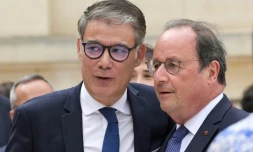Alors que le patron du PS Olivier Faure (gauche) a dĂ©fendu mardi la motion de censure contre le gouvernement Barnier, il est de plus en plus contestĂ© au sein du PS, oĂč l'ex-prĂ©sident François Hollande a lancĂ© l'offensive en rĂ©clamant son remplacement Ă la tĂȘte du parti