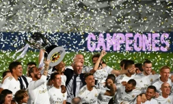 Les joueurs du Real Madrid fêtent leur titre de champions d'Espagne conquis le 16 juillet 2020 au stade Alfredo di Stéfano