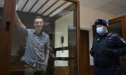 L'opposant russe Alexeï Navalny dans un box vitré au tribunal de Moscou, le 20 février 2021