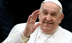 Le pape François avant l'inauguration de la nouvelle papamobile électrique, au Vatican, le 4 décembre 2024