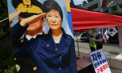 Des partisans de l'ancienne présidente sud-coréenne Park Geun-hye demandent sa libération devant la Cour centrale de Séoul le 20 juillet 2018