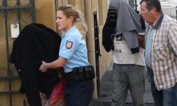 Arrivée le 28 octobre 2013 au tribunal de Brive-la-Gaillarde du couple corrézien mis en examen dimanche, deux jours après la découverte dans un coffre de voiture de leur bébé