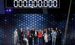 Les présentateurs et parrains du Telethon 2016 lors de la remise à zéro du compteur de dons, le 2 décembre 2016