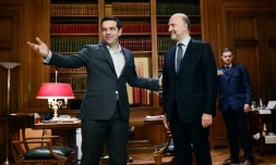 Le Premier ministre grec Alexis Tripras accueille le commissaire européen, Pierre Moscovici, le 28 novembre, à Athènes 