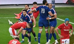 La joie des joueurs du XV de France, après l'essai de la victoire marqué par l'arrière Brice Dulin (g), face au pays de Galles, lors du Tournoi des Six nations, le 20 mars 2021 au Stade de France à Saint-Denis