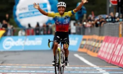 Le coureur de l'Education First Jonathan Caicedo vainqueur de la 3e étape du Tour d'Italie sur les pentes de l'Etna, le 5 octobre 2020