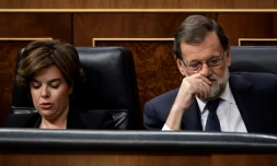 Le Premier ministre espagnol Mariano Rajoy et la vice-présidente du gouvernement Soraya Saenz de Santamaria, le 11 octobre 2017 au Parlement à Madrid